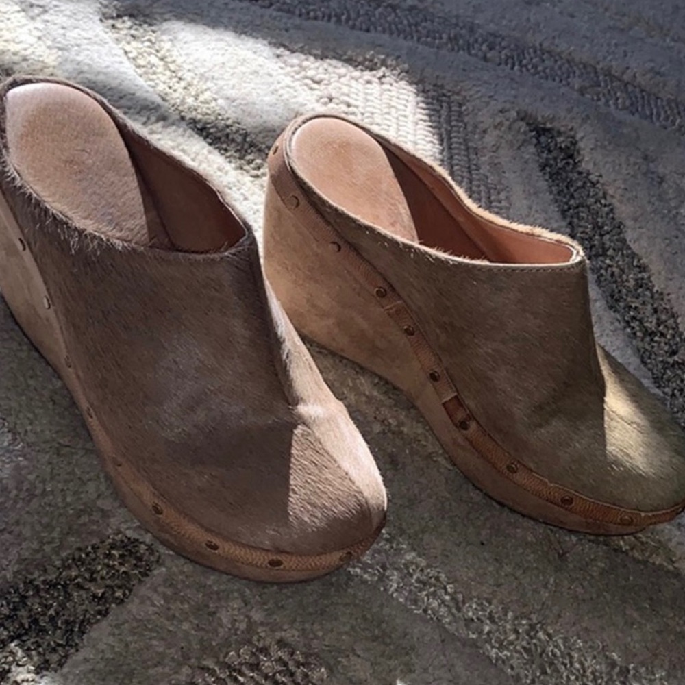 Antelope slip on clogs very cute!!